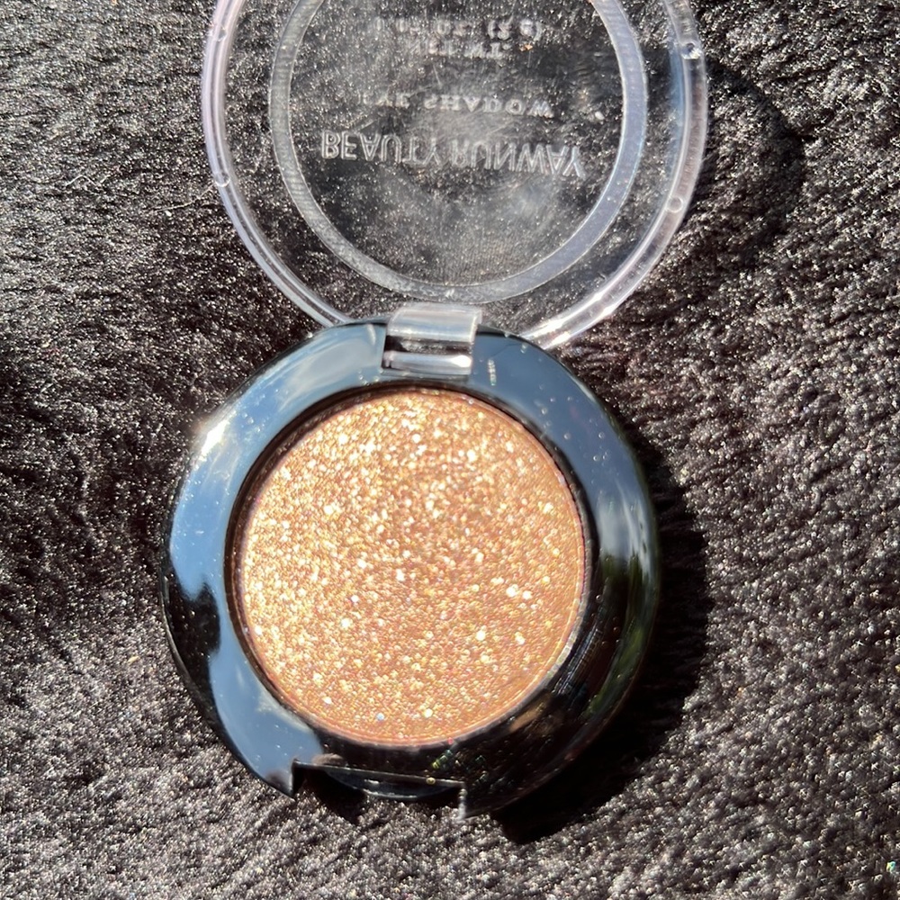 Eye shadow - Picture 2 of 2